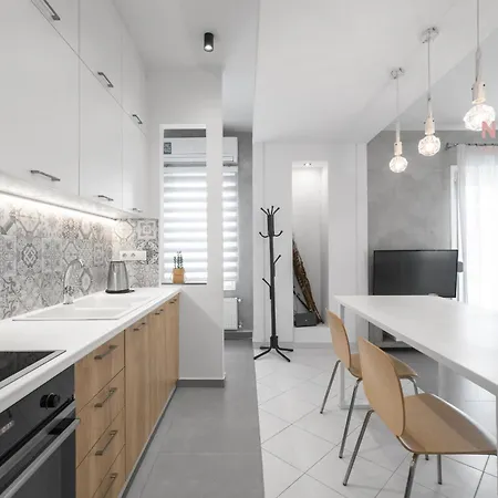 Pendente, Nilie Hospitality Mgmt Szaloniki