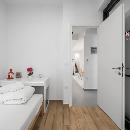 Pendente, Nilie Hospitality Mgmt Apartman Szaloniki